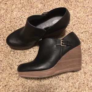 *Sold* Dr Scholl’s gently worn booties